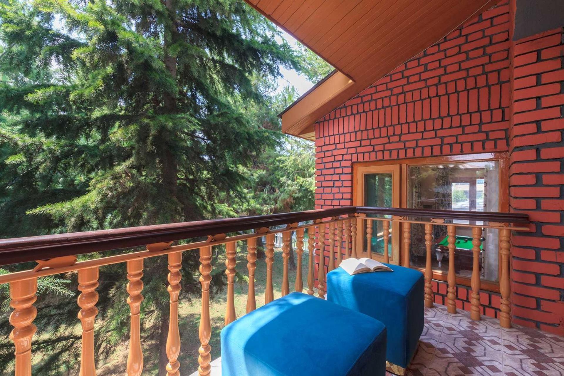 Stayvista At Pinewood Villa - Pet Friendly Villa With Lawn & Pool Table Srinagar  Bagian luar foto