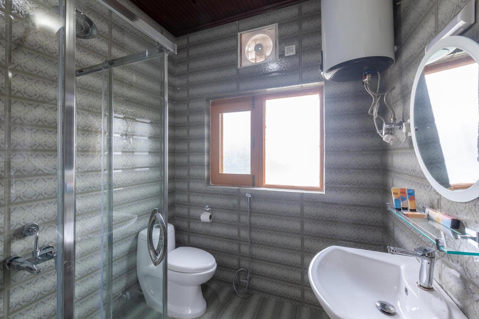 Stayvista At Pinewood Villa - Pet Friendly Villa With Lawn & Pool Table Srinagar  Bagian luar foto