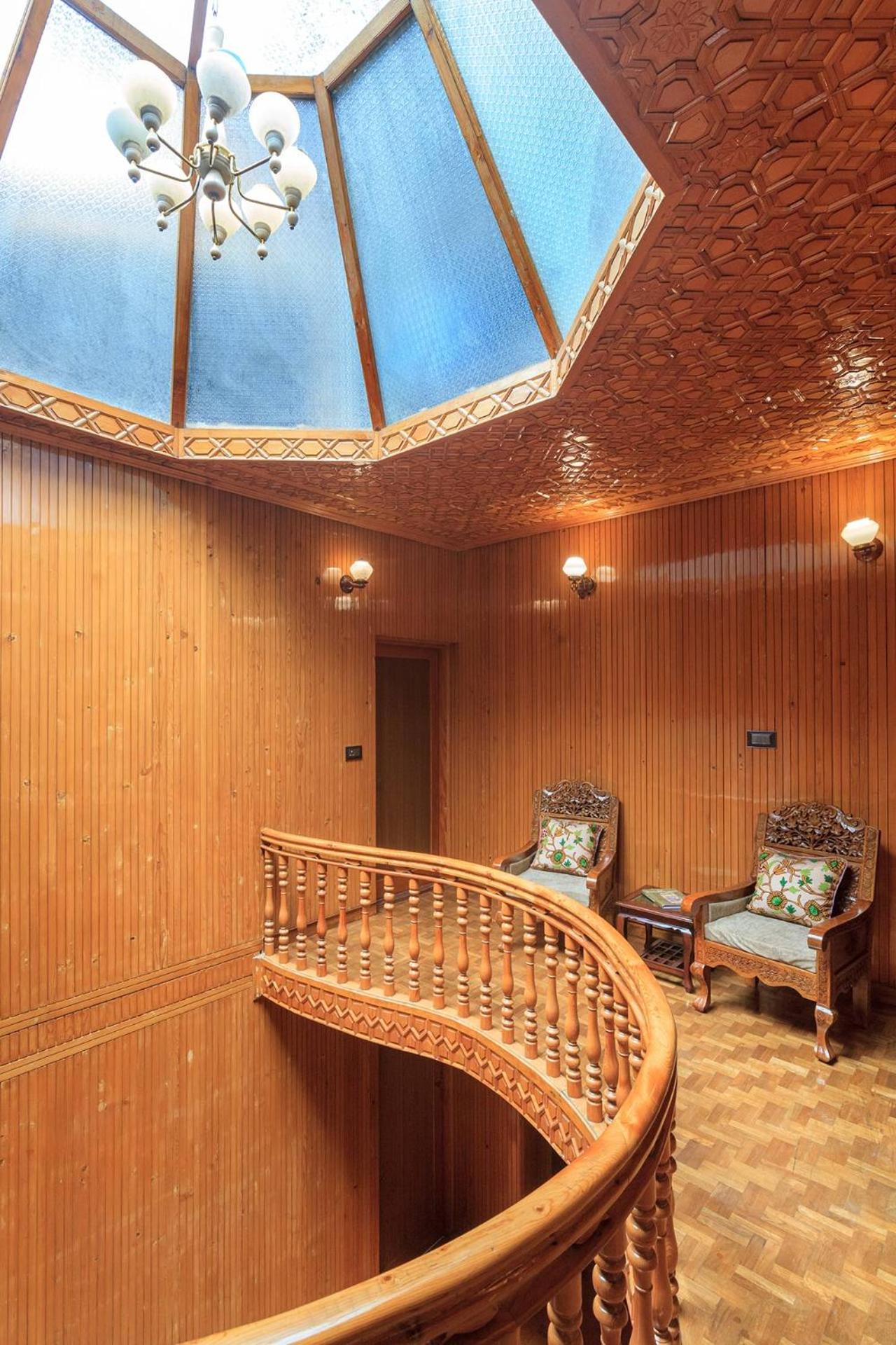 Stayvista At Pinewood Villa - Pet Friendly Villa With Lawn & Pool Table Srinagar  Bagian luar foto