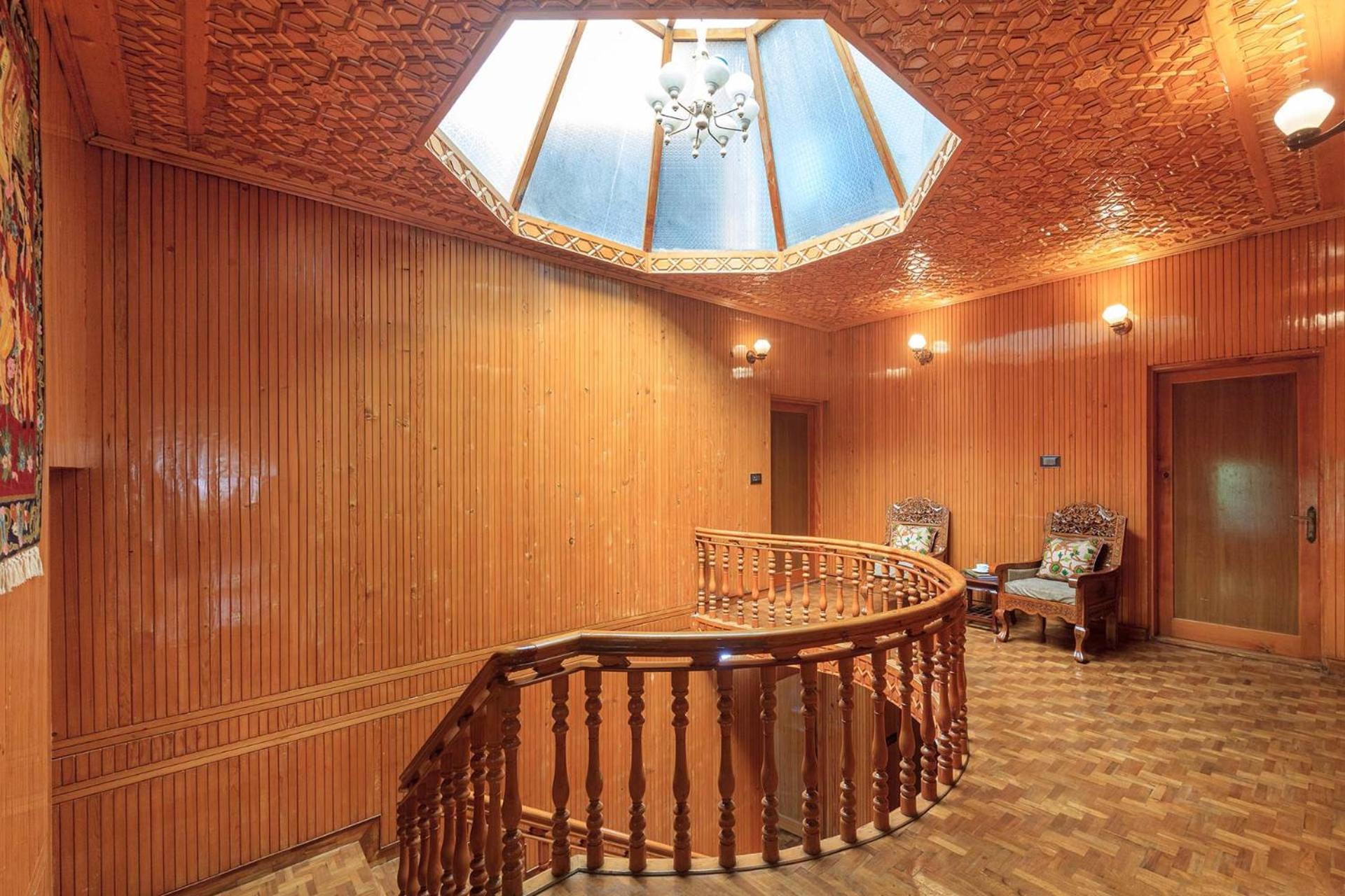 Stayvista At Pinewood Villa - Pet Friendly Villa With Lawn & Pool Table Srinagar  Bagian luar foto