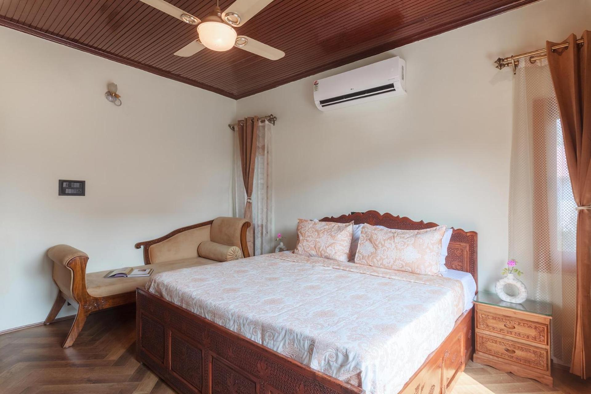 Stayvista At Pinewood Villa - Pet Friendly Villa With Lawn & Pool Table Srinagar  Bagian luar foto