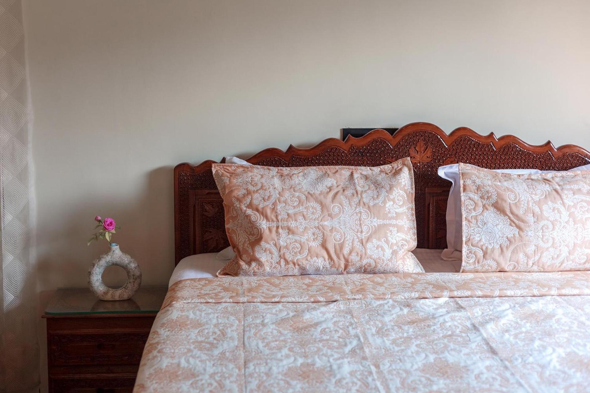Stayvista At Pinewood Villa - Pet Friendly Villa With Lawn & Pool Table Srinagar  Bagian luar foto