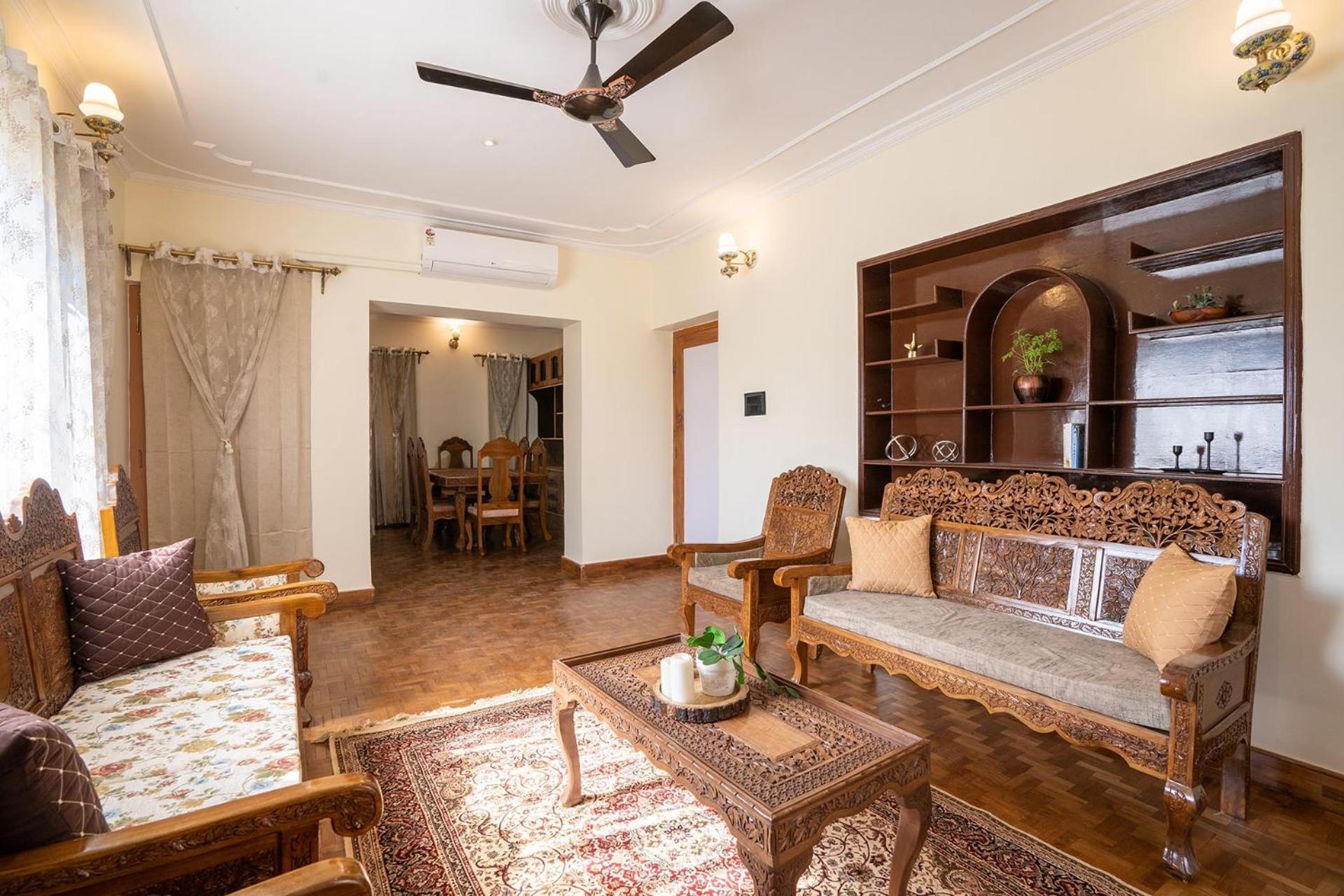 Stayvista At Pinewood Villa - Pet Friendly Villa With Lawn & Pool Table Srinagar  Bagian luar foto