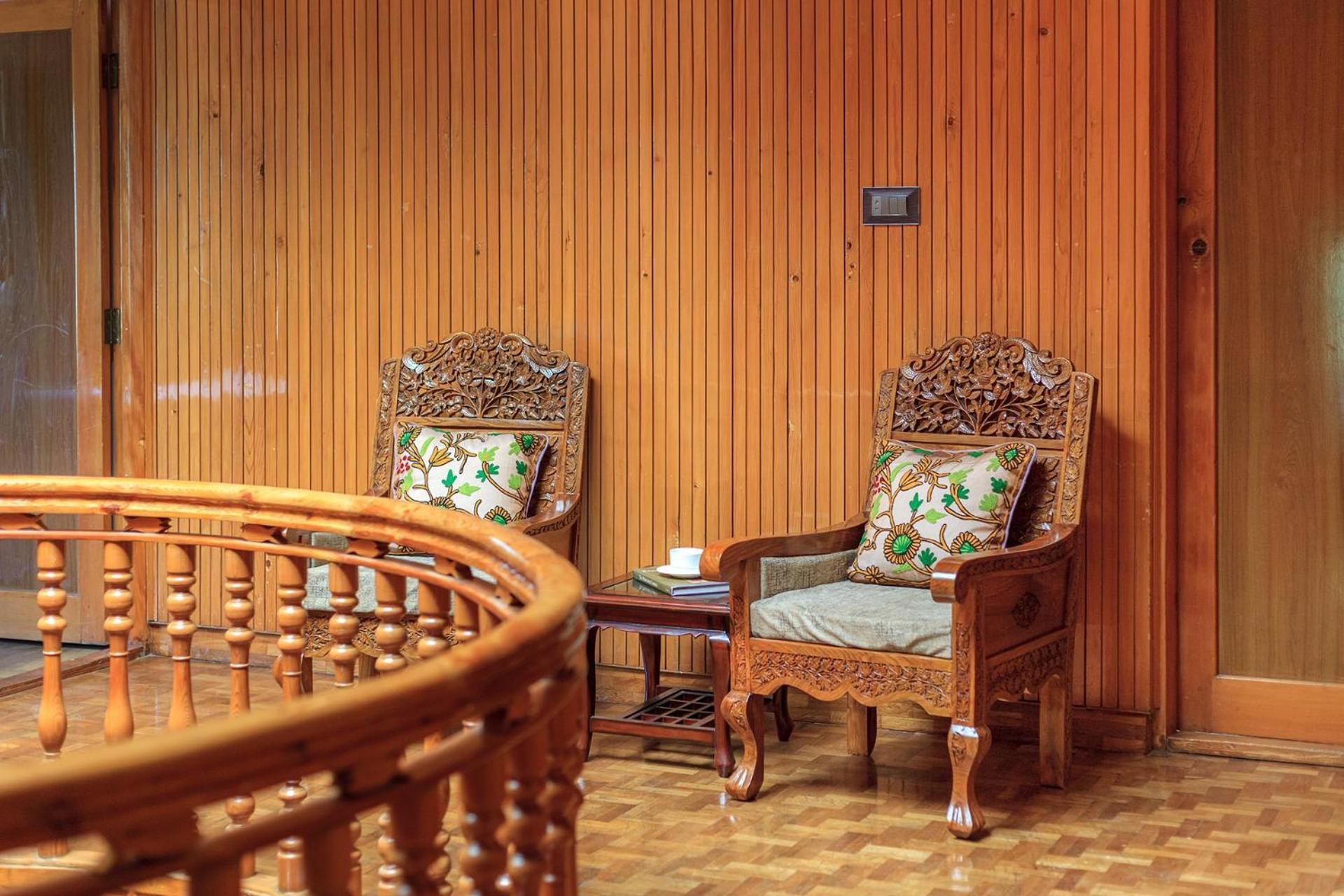 Stayvista At Pinewood Villa - Pet Friendly Villa With Lawn & Pool Table Srinagar  Bagian luar foto
