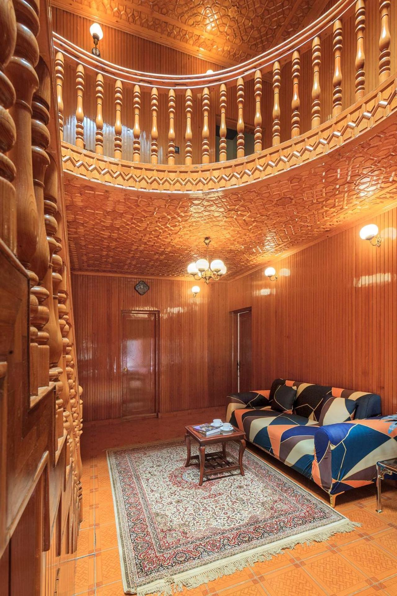 Stayvista At Pinewood Villa - Pet Friendly Villa With Lawn & Pool Table Srinagar  Bagian luar foto